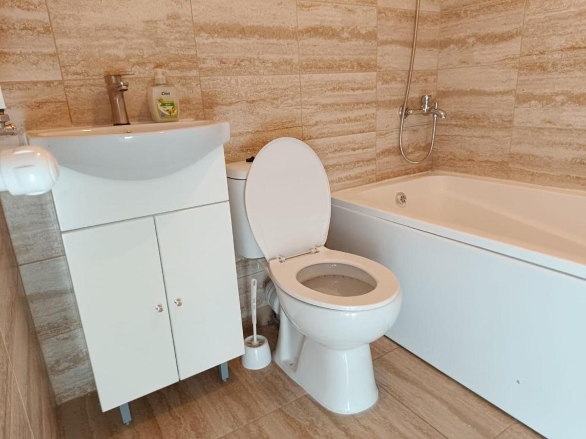 Viv Rosetti Hotel Jászvásár Kültér fotó
